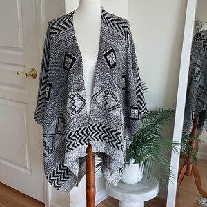 Chic Black and Gray Patterned Poncho
